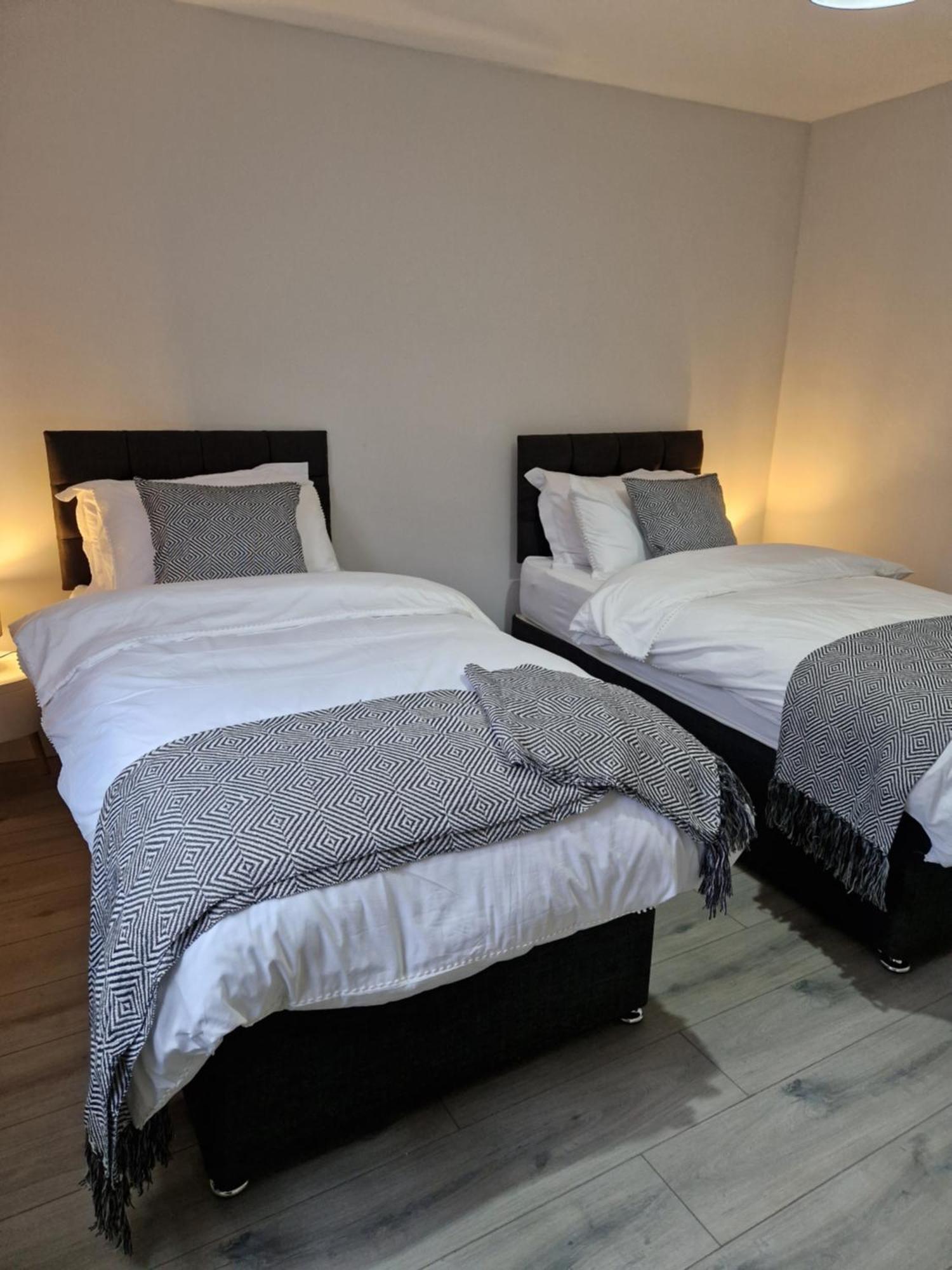 Stylish 2 Bed Home- Short Walk To Tottenham Stadium/Stations London Eksteriør billede